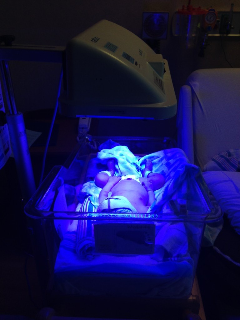 Here's a few baby friendly jaundice treatment tips I learned during my 2 day postpartum hospital stay that are simple and can be used immediately.