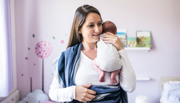 When it comes to baby carriers, newborns have unique needs. A newborn baby carrier needs to allow baby to be close enough to kiss, in an upright position to keep their air passageway open, and have their legs bent and curled so their knees are higher than their bum. Here is the best newborn baby carrier under $100.