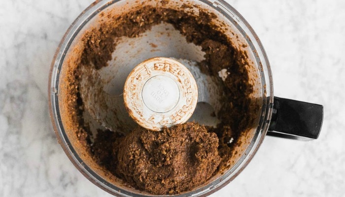 Energy bites are the perfect, quick, and healthy snack for the voracious appetite of the pregnant and postpartum mama. Mother Rising's energy bites contain only 6 ingredients, are gluten and dairy free, but best of all, are laden with peanut butter and chocolate. Delicious!