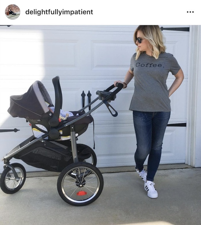 A postpartum clothes capsule wardrobe contains pieces that make a new mother feel and look great, but are simple and versatile at the same time. #postpartum #postpartumfashion #postpartumclothes