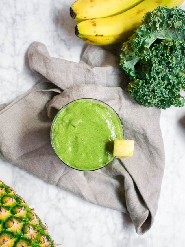 green smoothie for pregnancy with kale and avocado