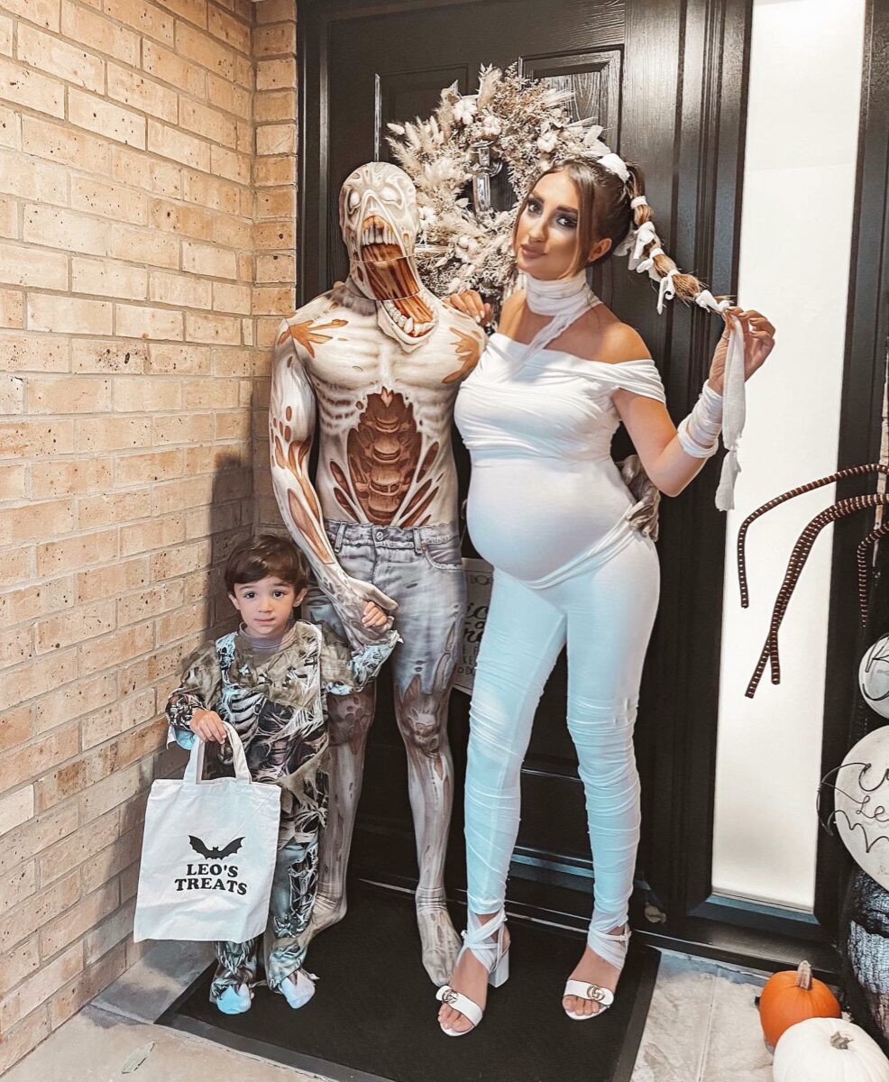 22 Scary Pregnant Halloween Costumes For A Memorable Night 22-scary-pregnant-halloween-costumes-for-a-memorable-night
